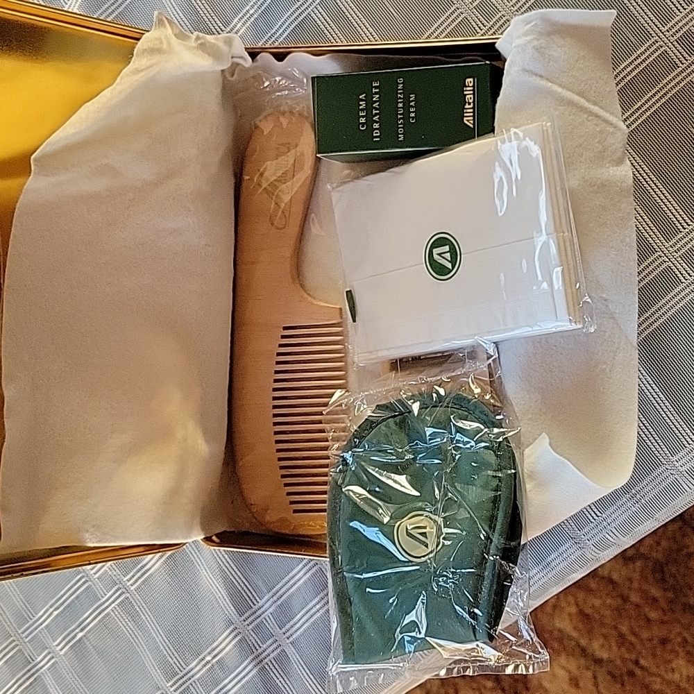 Alitalia Airlines Magnifica (1st Class) Toiletry Tin